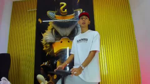 maximo_grayt_ online show from May 11, 2026, 4:04 pm