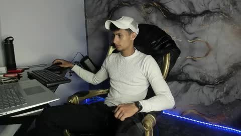Snapshot of maximo_romano chatting on October 24, 2025, 8:05 pm Maximo online show from October 24, 2025, 8:05 pm