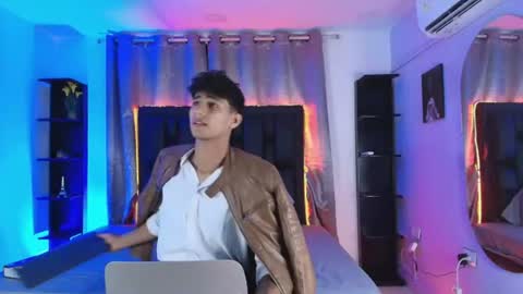 Maximo online show from June 22, 2026, 4:15 pm