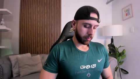 Snapshot of maximo_wolf1 chatting on May 8, 2026, 8:25 pm Maximo Wolf online show from May 8, 2026, 8:25 pm