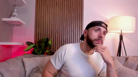 Snapshot of maximo_wolf1 chatting on May 9, 2026, 11:43 pm Maximo Wolf online show from May 9, 2026, 11:43 pm
