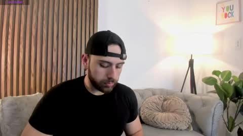 Snapshot of maximo_wolf1 chatting on June 1, 2026, 8:10 pm Maximo Wolf online show from June 1, 2026, 8:10 pm