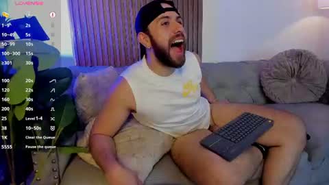 Snapshot of maximo_wolf1 chatting on July 10, 2026, 8:44 pm Maximo Wolf online show from July 10, 2026, 8:44 pm