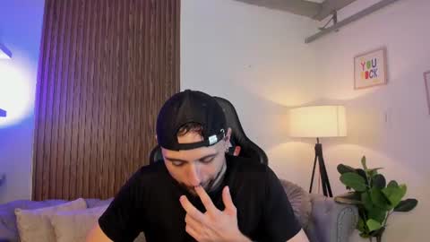 Snapshot of maximo_wolf1 chatting on July 17, 2026, 9:52 pm Maximo Wolf online show from July 17, 2026, 9:52 pm