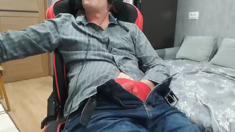 maximus3334 online show from March 12, 2025, 11:01 pm