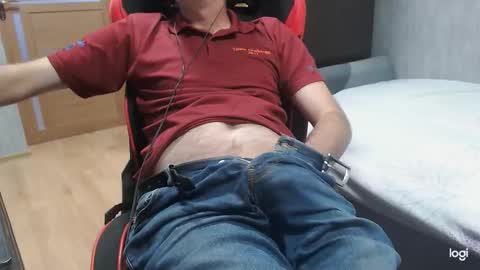 maximus3334 online show from September 22, 2025, 12:07 pm