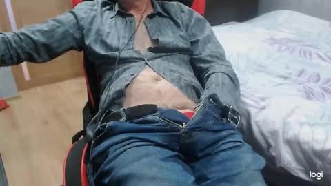 maximus3334 online show from October 13, 2025, 11:21 am