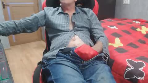 maximus3334 online show from October 21, 2025, 12:39 pm