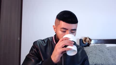 Snapshot of maximus_golden chatting on February 23, 2025, 9:05 pm Independent Model online show from February 23, 2025, 9:05 pm