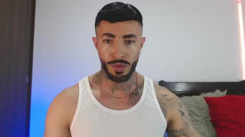 Independent Model online show from April 26, 2026, 4:21 am