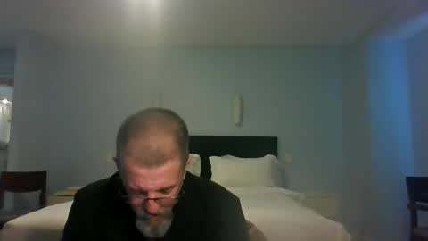 Snapshot of maximus_oreally chatting on May 27, 2026, 6:43 am Max online show from May 27, 2026, 6:43 am