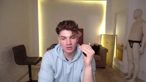 Snapshot of maxkaiden chatting on February 21, 2025, 5:35 am MaxKaiden online show from February 21, 2025, 5:35 am