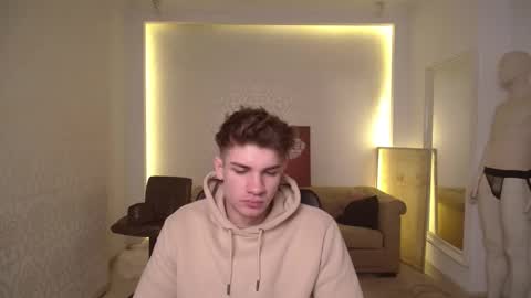 Snapshot of maxkaiden chatting on February 27, 2025, 5:45 am MaxKaiden online show from February 27, 2025, 5:45 am