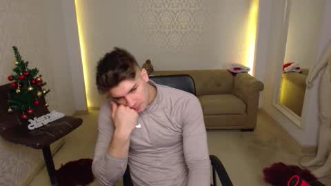 MaxKaiden online show from December 17, 2025, 5:57 am