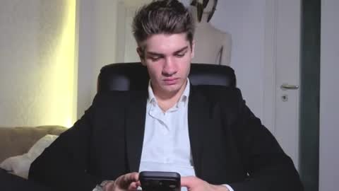 Snapshot of maxkaiden chatting on June 13, 2026, 4:21 am MaxKaiden online show from June 13, 2026, 4:21 am