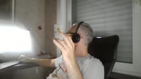 Snapshot of maxou569 chatting on June 22, 2026, 10:12 am maxou569 online show from June 22, 2026, 10:12 am