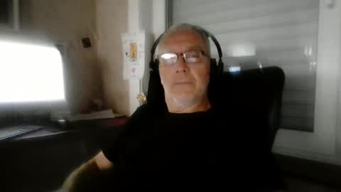 Snapshot of maxou569 chatting on June 23, 2026, 6:44 am maxou569 online show from June 23, 2026, 6:44 am