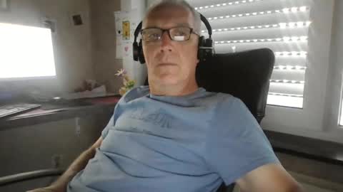 Snapshot of maxou569 chatting on June 29, 2026, 9:37 am maxou569 online show from June 29, 2026, 9:37 am