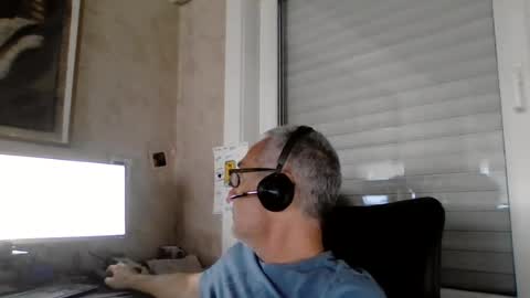 Snapshot of maxou569 chatting on July 29, 2026, 7:17 am maxou569 online show from July 29, 2026, 7:17 am