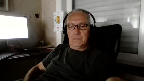 Snapshot of maxou569 chatting on August 3, 2026, 8:57 am maxou569 online show from August 3, 2026, 8:57 am