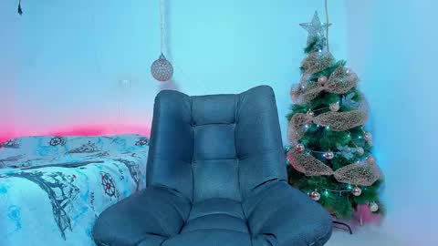 Snapshot of maxowens_oficial chatting on December 9, 2024, 9:48 pm MAX online show from December 9, 2024, 9:48 pm