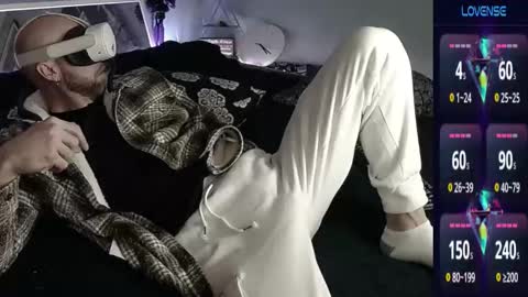 Snapshot of maxrouger chatting on October 10, 2025, 12:42 am MaxRouger online show from October 10, 2025, 12:42 am