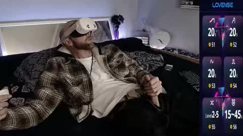 Snapshot of maxrouger chatting on October 12, 2025, 10:20 pm MaxRouger online show from October 12, 2025, 10:20 pm