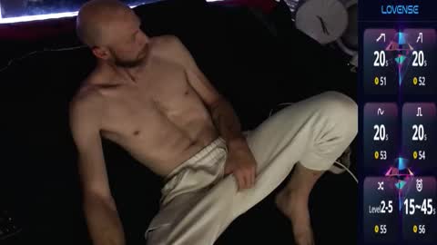 Snapshot of maxrouger chatting on October 22, 2025, 7:30 am MaxRouger online show from October 22, 2025, 7:30 am