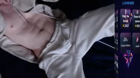 Snapshot of maxrouger chatting on October 23, 2025, 6:28 pm MaxRouger online show from October 23, 2025, 6:28 pm