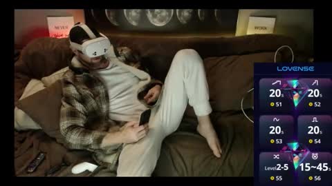 Snapshot of maxrouger chatting on November 7, 2025, 12:27 pm MaxRouger online show from November 7, 2025, 12:27 pm