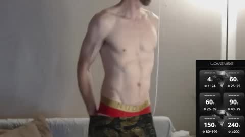 Snapshot of maxrouger chatting on November 23, 2025, 9:31 am MaxRouger online show from November 23, 2025, 9:31 am