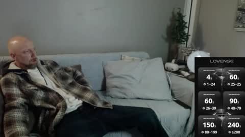 Snapshot of maxrouger chatting on November 26, 2025, 6:31 pm MaxRouger online show from November 26, 2025, 6:31 pm