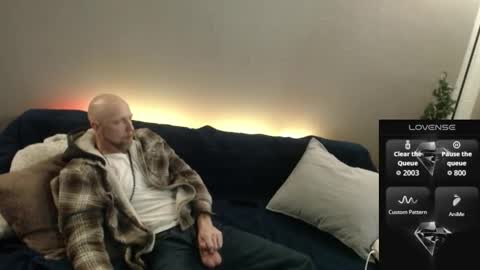 Snapshot of maxrouger chatting on November 28, 2025, 2:36 am MaxRouger online show from November 28, 2025, 2:36 am