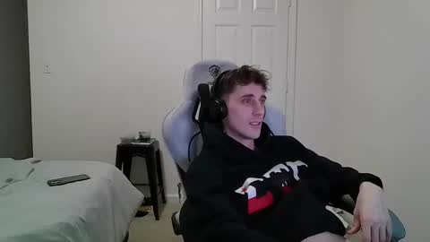 Snapshot of maxryderr chatting on November 28, 2025, 5:10 am Max Ryder online show from November 28, 2025, 5:10 am