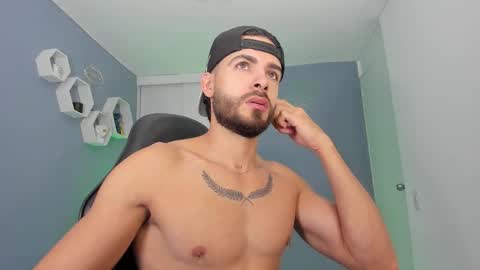 Snapshot of maxtowers chatting on February 1, 2026, 11:47 pm Maxi online show from February 1, 2026, 11:47 pm