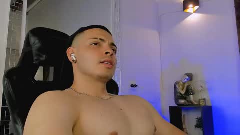 Snapshot of maxwell_dupont chatting on May 25, 2026, 9:10 pm MAX online show from May 25, 2026, 9:10 pm