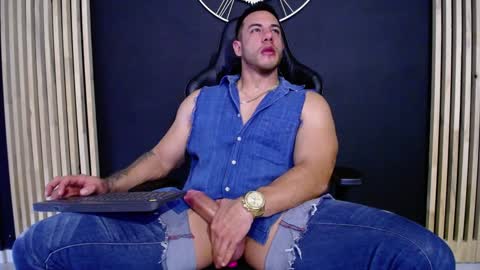 Snapshot of maxxxpowerful chatting on December 2, 2024, 3:14 pm maxxxpowerful online show from December 2, 2024, 3:14 pm