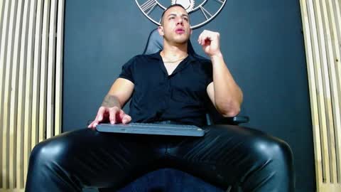 Snapshot of maxxxpowerful chatting on March 3, 2025, 2:04 am maxxxpowerful online show from March 3, 2025, 2:04 am