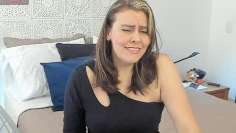 Snapshot of maxzy_star chatting on December 6, 2024, 5:55 pm Victoria online show from December 6, 2024, 5:55 pm