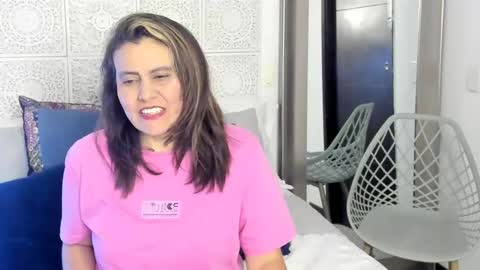 Snapshot of maxzy_star chatting on February 6, 2025, 3:06 am Victoria online show from February 6, 2025, 3:06 am