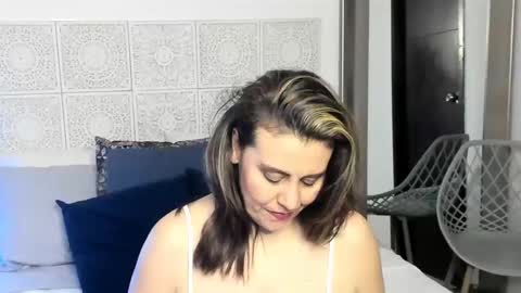 Snapshot of maxzy_star chatting on February 7, 2025, 11:13 pm Victoria online show from February 7, 2025, 11:13 pm