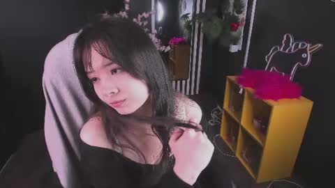 Snapshot of may_lings chatting on June 17, 2026, 11:12 am may_lings online show from June 17, 2026, 11:12 am