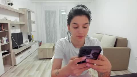 Snapshot of maya_and_guests chatting on May 17, 2026, 2:09 am Maya online show from May 17, 2026, 2:09 am