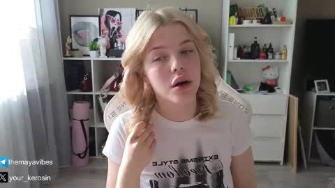 Snapshot of maya_blonde18 chatting on June 3, 2026, 3:42 am Maya online show from June 3, 2026, 3:42 am