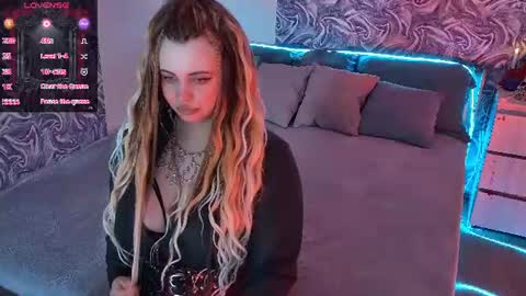 Maya Mils online show from June 20, 2026, 1:09 am