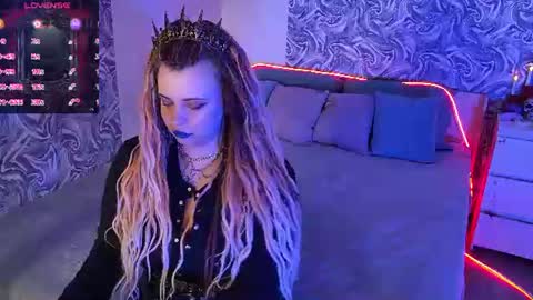 Maya Mils online show from July 4, 2026, 1:01 am