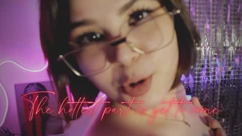 Snapshot of maya_muse chatting on December 4, 2024, 6:17 pm Woman online show from December 4, 2024, 6:17 pm