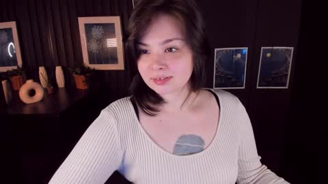 Snapshot of maya_muse chatting on December 19, 2024, 2:24 pm Woman online show from December 19, 2024, 2:24 pm