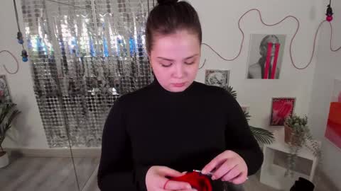 Snapshot of maya_muse chatting on December 21, 2024, 12:49 pm Woman online show from December 21, 2024, 12:49 pm