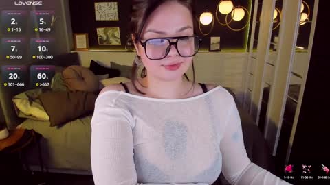 Snapshot of maya_muse chatting on January 2, 2025, 8:49 am Woman online show from January 2, 2025, 8:49 am